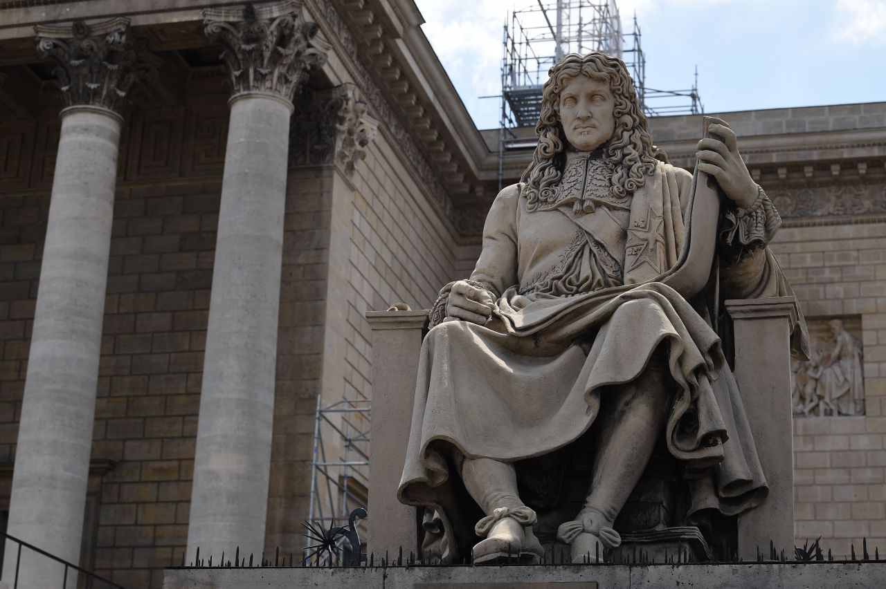 Jean-Baptiste Colbert (1619–1983) war Finanzminister unter dem Sonnenkönig Louis XIV. Er verfasste aber auch den unbarmherzigen "Code Noir". Das Gesetz regelte den gnadenlosen Umgang mit schwarzen Sklaven in den französischen Kolonien. In Paris steht zu seinen Ehren eine Statue, die nach Aufrufen zur Zerstörung von der Polizei bewacht werden soll.