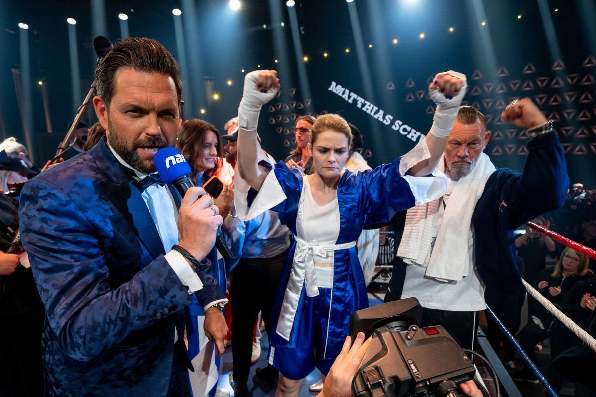 Hazel Brugger im Boxring von "Wer stiehlt mir die Show?"