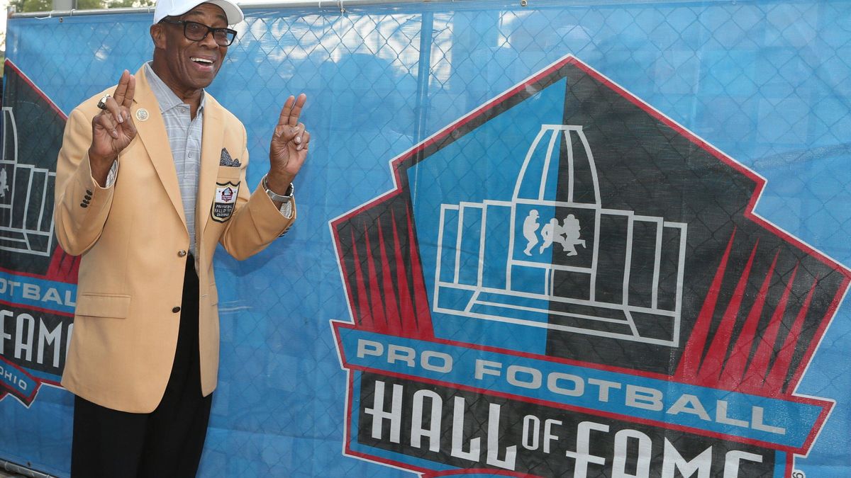NFL, American Football Herren, USA Pro Football Hall of Fame-Enshrinement, Aug 5, 2017; Canton, OH, USA; Lem Barney arrives during the Professional Football HOF enshrinement ceremonies at the Tom B...