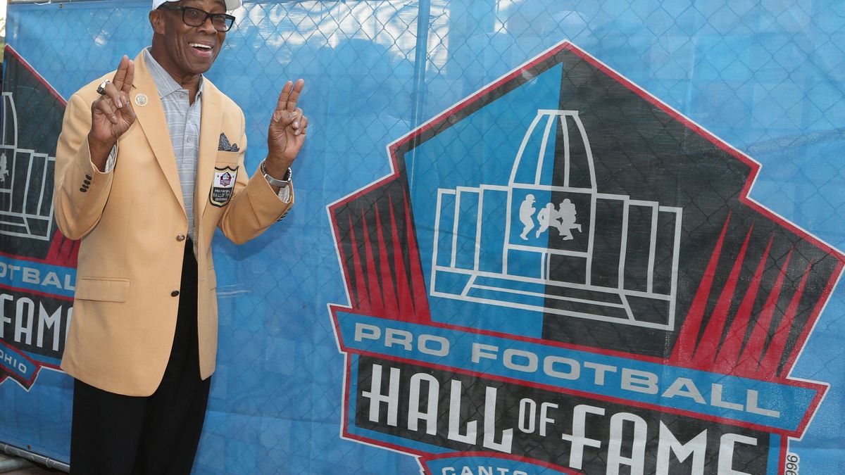 NFL, American Football Herren, USA Pro Football Hall of Fame-Enshrinement, Aug 5, 2017; Canton, OH, USA; Lem Barney arrives during the Professional Football HOF enshrinement ceremonies at the Tom B...