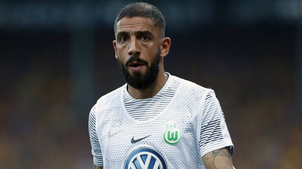 
                <strong>Ashkan Dejagah</strong><br>
                Nach sechs Monaten ohne Verein hat der frühere Bundesliga-Profi Ashkan Dejagah einen neuen Klub gefunden. Der 31-jährige Deutsch-Iraner schließt sich dem englischen Zweitligisten Nottingham Forest an. Nationalspieler Dejagah unterzeichnete beim Traditionsverein einen Vertrag bis zum Saisonende. In England spielte der Offensivmann in der Vergangenheit bereits zwischen 2012 und 2014 für den FC Fulham.
              