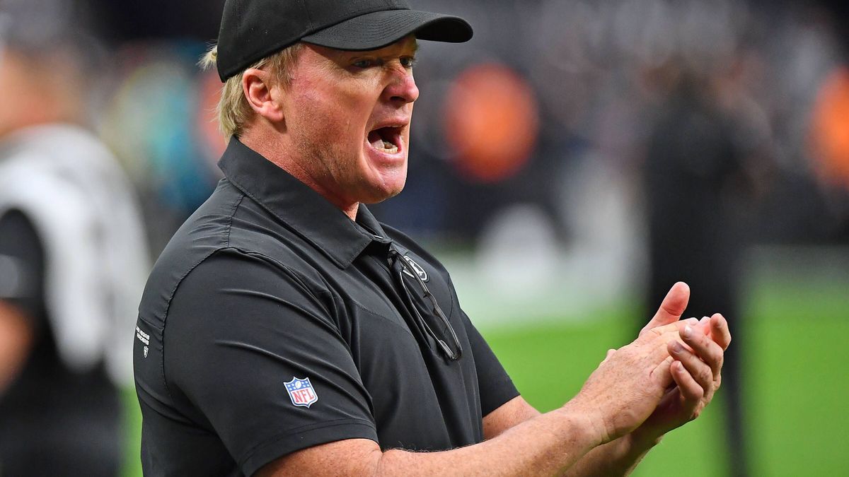 NFL, American Football Herren, USA Chicago Bears at Las Vegas Raiders, Oct 10, 2021; Paradise, Nevada, USA; Las Vegas Raiders head coach John Gruden is pictured before the start of a game against t...