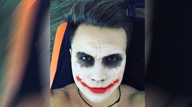 
                <strong>Mario Götze</strong><br>
                BVB-Rückkehrer Mario Götze hat sich passend für Karneval von einer Film-Figur inspirieren lassen: Er ist der Joker aus den Batman-Filmen, der auf der Leinwand von Jack Nicholson bzw. Heath Ledger gespielt wurde.
              