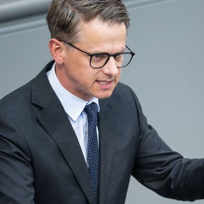 Carsten Linnemann, CDU-Generalsekretär, spricht im Bundestag. 