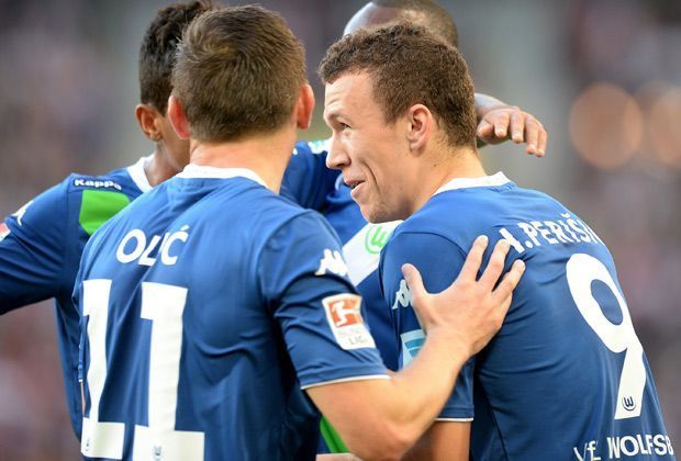 
                <strong>TOP: Wolfsburger Siegeszug</strong><br>
                Der VfL Wolfsburg ist das Team der Stunde in der Bundesliga. Nach einem mäßigen Saisonstart holten die Wölfe zuletzt aus fünf Spielen fünf Siege. Das 4:0 in Stuttgart beeindruckte in seiner souveränen Art und Weise. Mit dem Team von Dieter Hecking ist zu rechnen.
              