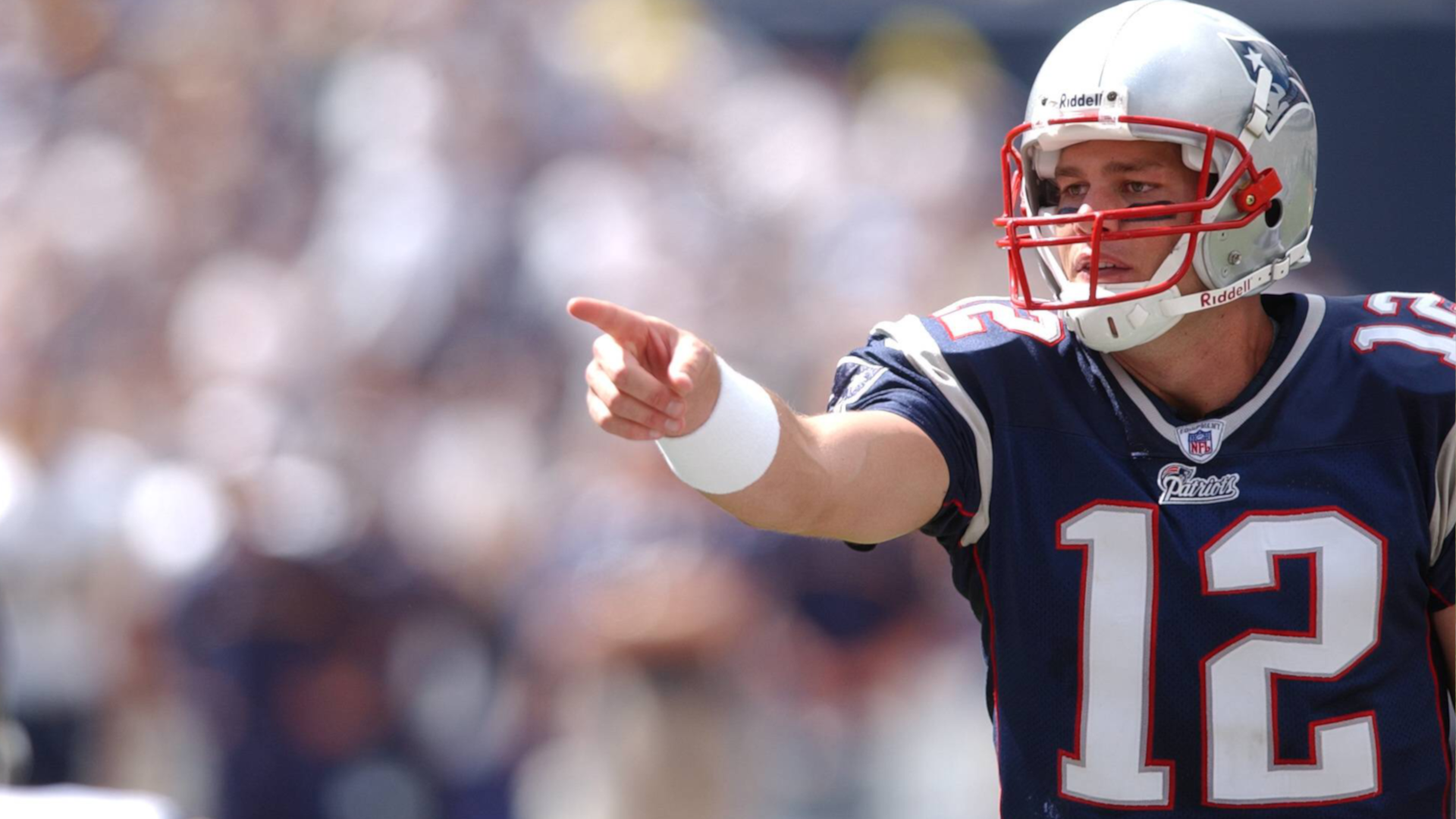 
                <strong>Tom Brady kommt in die NFL</strong><br>
                Im Jahr 2000 kam Tom Brady als 199. Pick in die NFL. Zu Beginn seiner ersten Saison bei den New England Patriots war er nur Quarterback Nummer vier.
              
