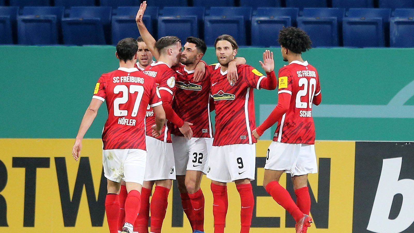 
                <strong>Platz 2: SC Freiburg</strong><br>
                Der SC Freiburg lässt im Rennen um die Champions-League-Plätze einfach nicht locker. Zuletzt gab es zwei Siege gegen Augsburg und Hertha BSC. Nun müssen die Breisgauer zum vierten Mal in dieser Saison im Pokal auswärts ran. Gegen Würzburg, Osnabrück und Hoffenheim war das zuletzt kein Hindernis. Bochum erwies sich aber schon in der Hinrunde als harte Nuss.
              