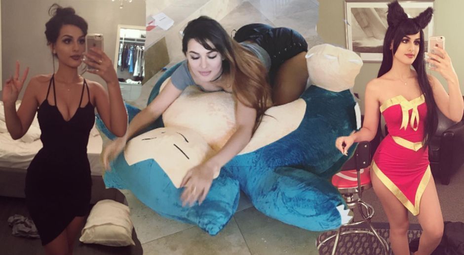 
                <strong>SSSniperwolf</strong><br>
                Apropos, Pokemon. Hier sitzt SSSniperwolf auf einem Relaxo-Kuscheltier. Links zeigt sie sich im eleganten Abendkleid und rechts in einer cosplay-Variante. Sie kann also viel tragen. Aber was macht SSSniperwolf eigentlich im eSport?
              