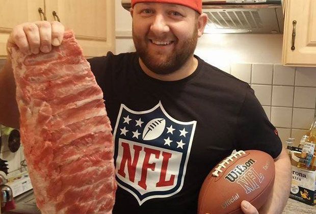 
                <strong>Facebook-User mit Hunger</strong><br>
                ran-Fan Oliver Pflug postet auf unserer facebook-Seite sein Super-Bowl-Menü ...
              