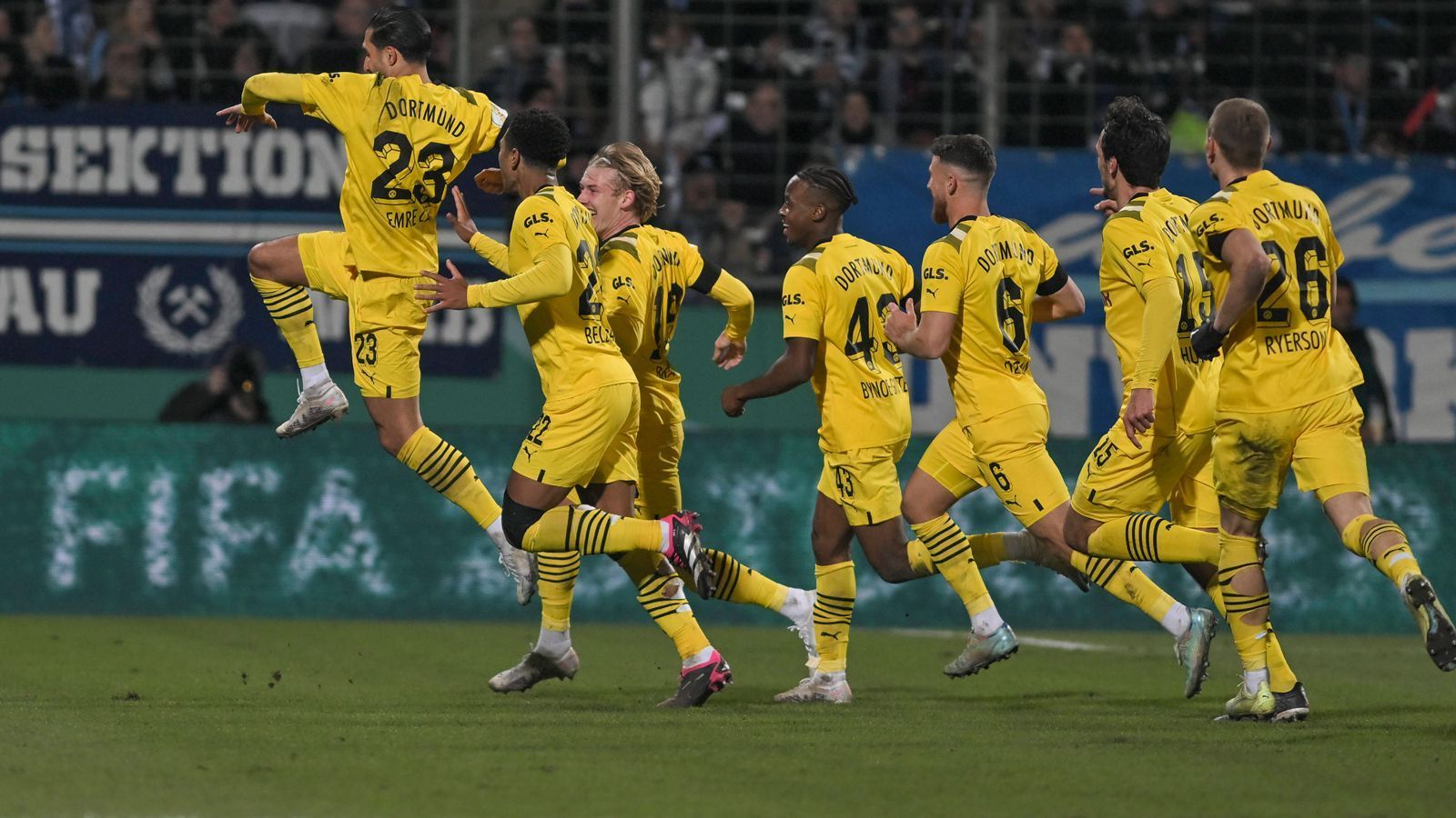 
                <strong>Einzelkritik: Can und Bellingham stark - Brandt fällt ab</strong><br>
                Borussia Dortmund erreicht durch einen 2:1 (1:0)-Sieg beim VfL Bochum das Viertelfinale im DFB-Pokal. Dabei überzeugen Jude Bellingham und Emre Can. Nationalspieler Julian Brandt findet hingegen nicht in die Partie. ran zeigt die Noten der BVB-Stars. 
              