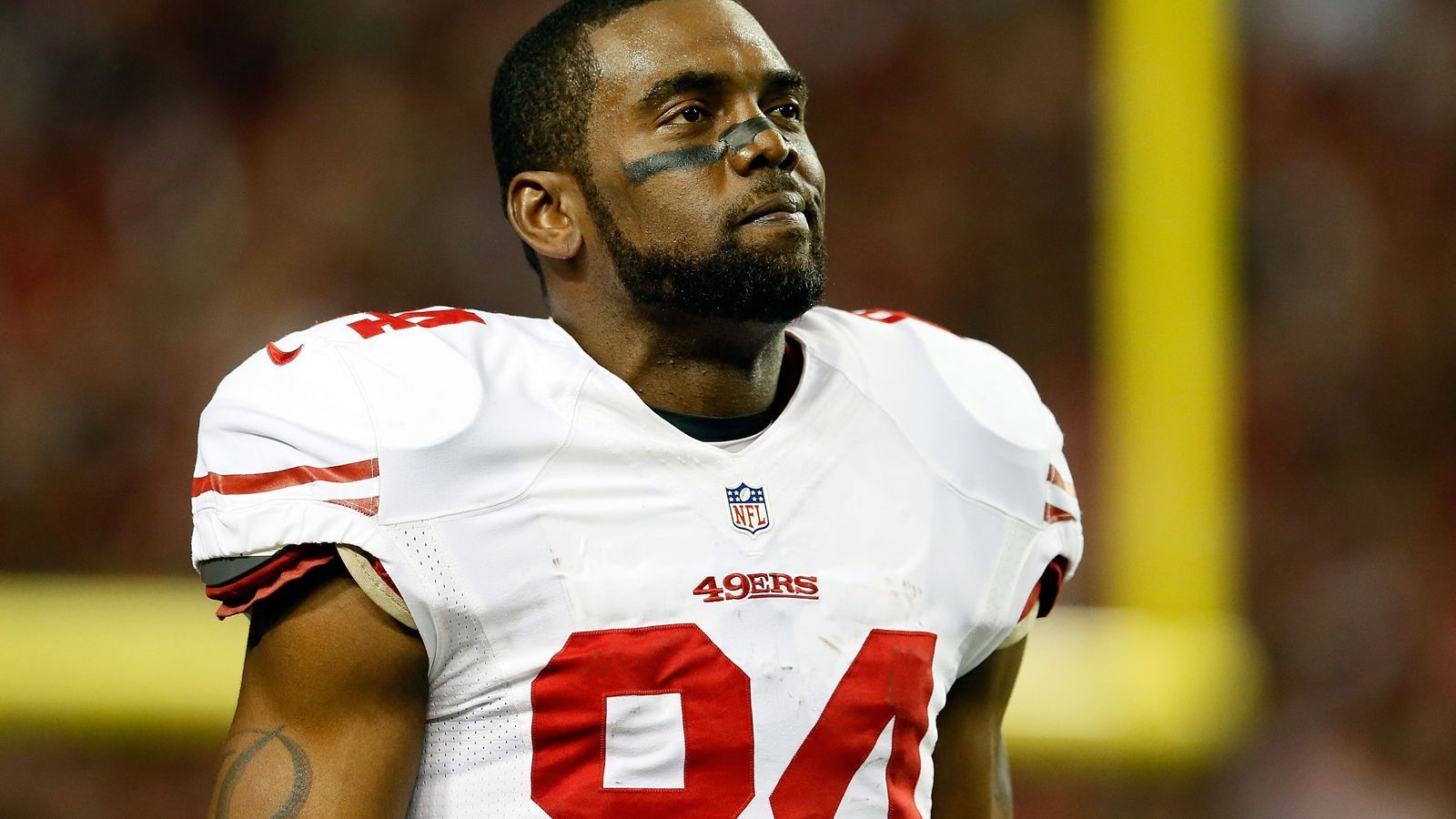 
                <strong>Randy Moss</strong><br>
                Nach 15 Spielzeiten in der NFL entschloss sich Randy Moss 2011, seine Karriere zu beenden. Am 13. Februar 2012, seinem 35. Geburtstag, gab er dann allerdings bekannt, für eine weitere Saison zurückzukehren. Für die San Francisco 49ers erzielte er in seiner letzten Spielzeit noch einmal über 400 Yards, sammelte drei Touchdowns und stand noch ein letztes Mal im Super Bowl.
              