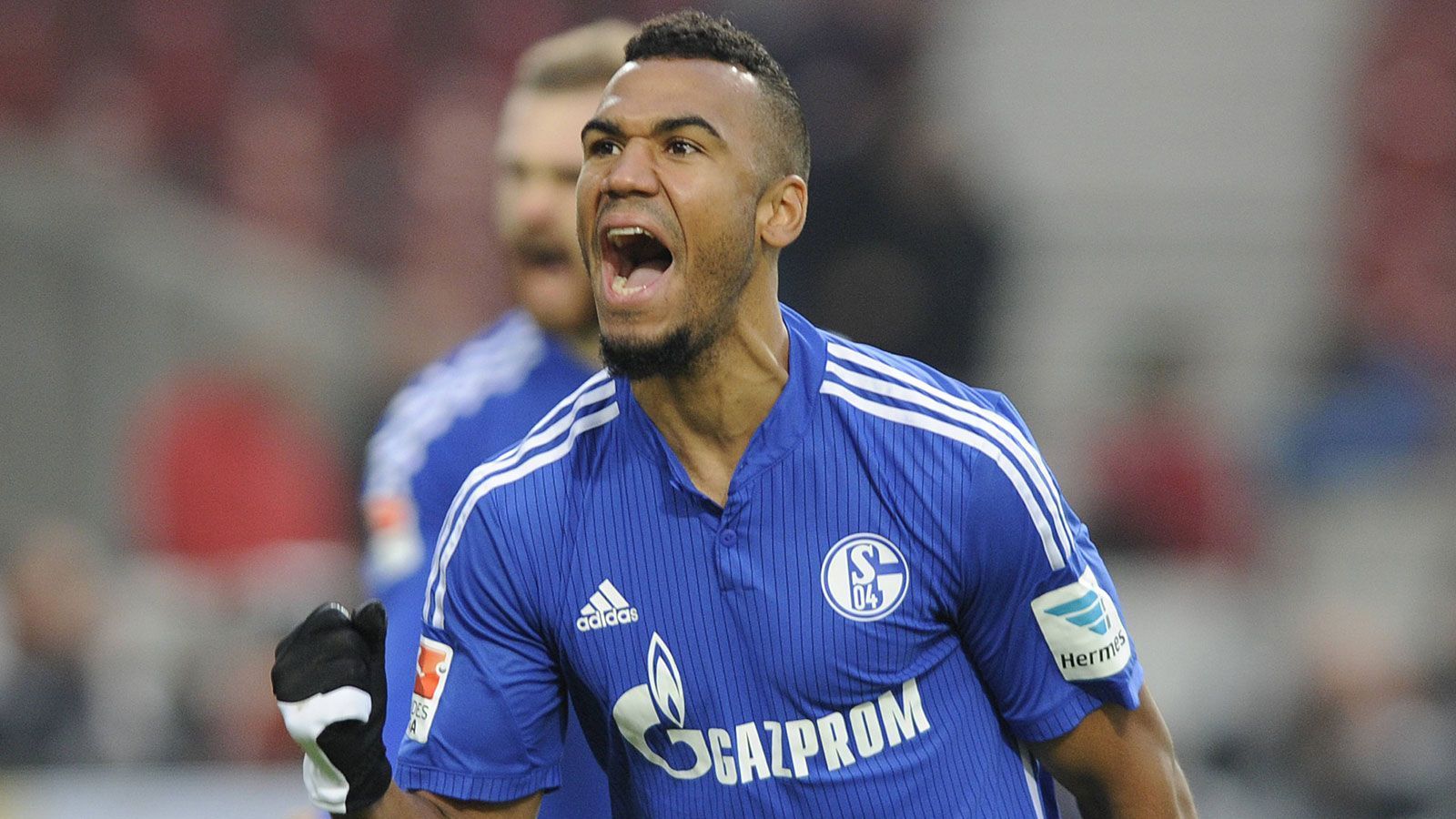 
                <strong>Auch auf Schalke torgefährlich</strong><br>
                Choupo-Moting wechselt ablösefrei zum FC Schalke und erhält bei den "Knappen" einen Dreijahresvertrag. In 82 Bundesliga-Spielen trifft er 18-mal, gegen den VfB Stuttgart schießt er im Dezember 2014 seinen ersten Hattrick. Auch in der Champions League kann der Stürmer 2014 über seinen ersten Treffer jubeln, allerdings reichen die soliden Leistungen nicht für eine Vertragsverlängerung in Gelsenkirchen.
              