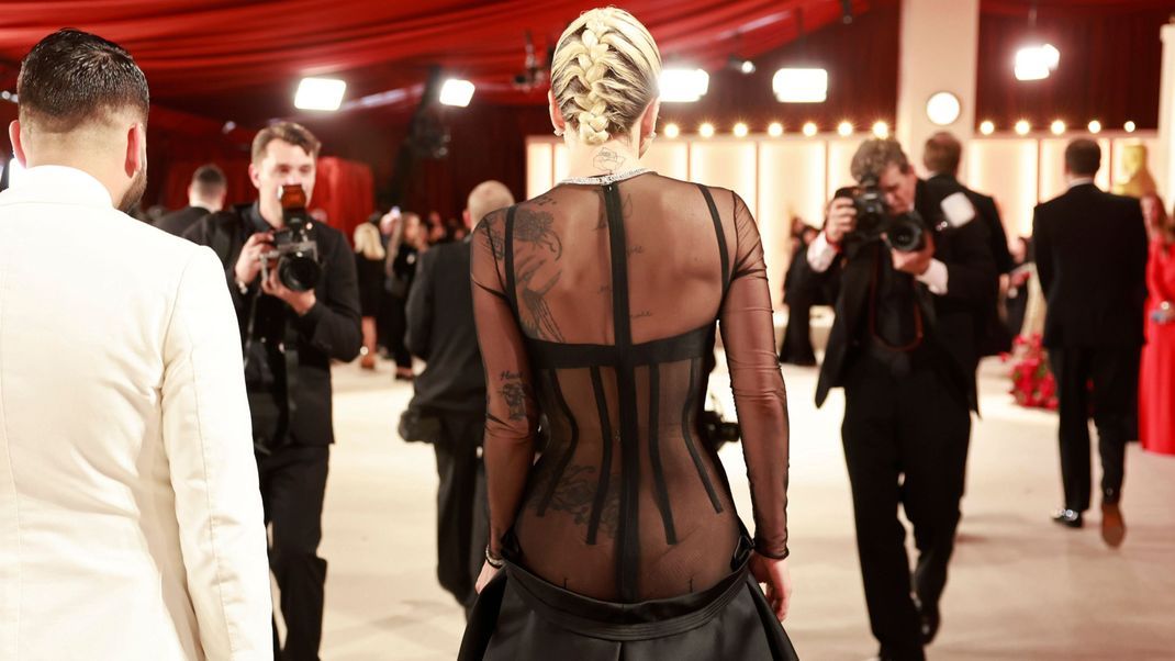 Mit ihrem außergewöhnlichen Kleid sorgte Lady Gaga bei der Oscarverleihung 2023 für Blitzlichtgewitter.