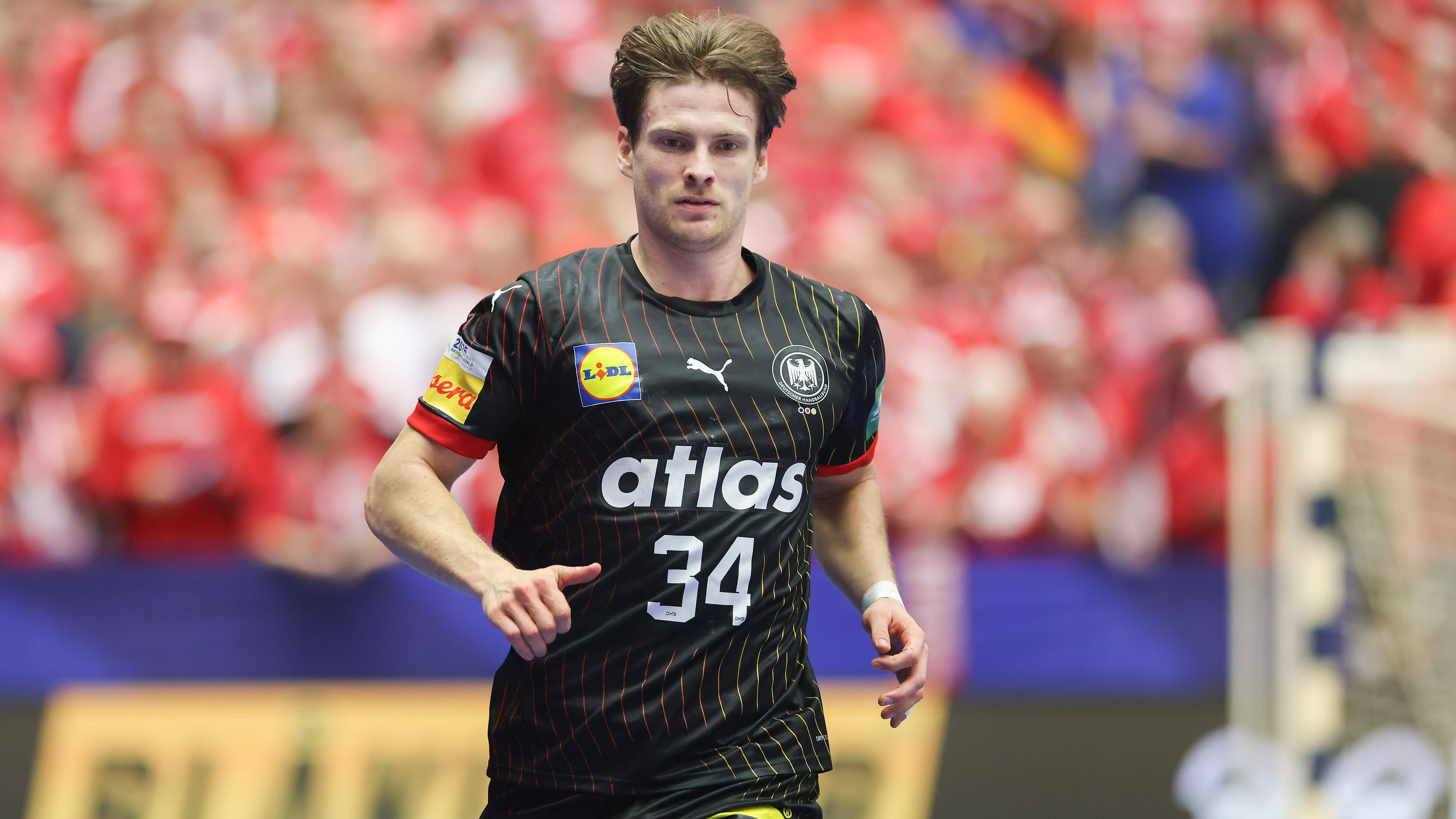 <b>Rune Dahmke (Linksaußen)<br></b><br><strong>Gehalt (im Monat):</strong> 18.000 Euro<br><br><strong>Verein:</strong> THW Kiel