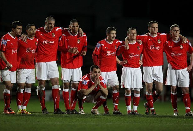 
                <strong>Platz 9: FC Wrexham</strong><br>
                Der erfolgreichste Fußballklub aus Wales. Neben dem FA Cup konnte der 1864 gegründete Verein 23-mal die walisische Meisterschaft gewinnen. Aktuell spielen sie in der fünften englischen Liga.
              