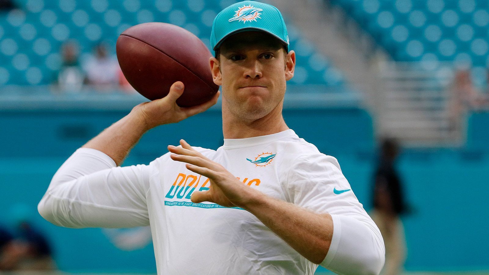 
                <strong>Ryan Tannehill (Miami Dolphins)</strong><br>
                Der Signal Caller der Dolphins war eigentlich vielversprechend in die Saison gestartet. Doch dann verletzte er sich in Woche fünf an der rechten Schulter und machte Platz für Brock Osweiler. Inzwischen kann Tannehill wieder ohne Schmerzen werfen, wann er aufs Feld zurückkehrt ist aber noch ungewiss.
              