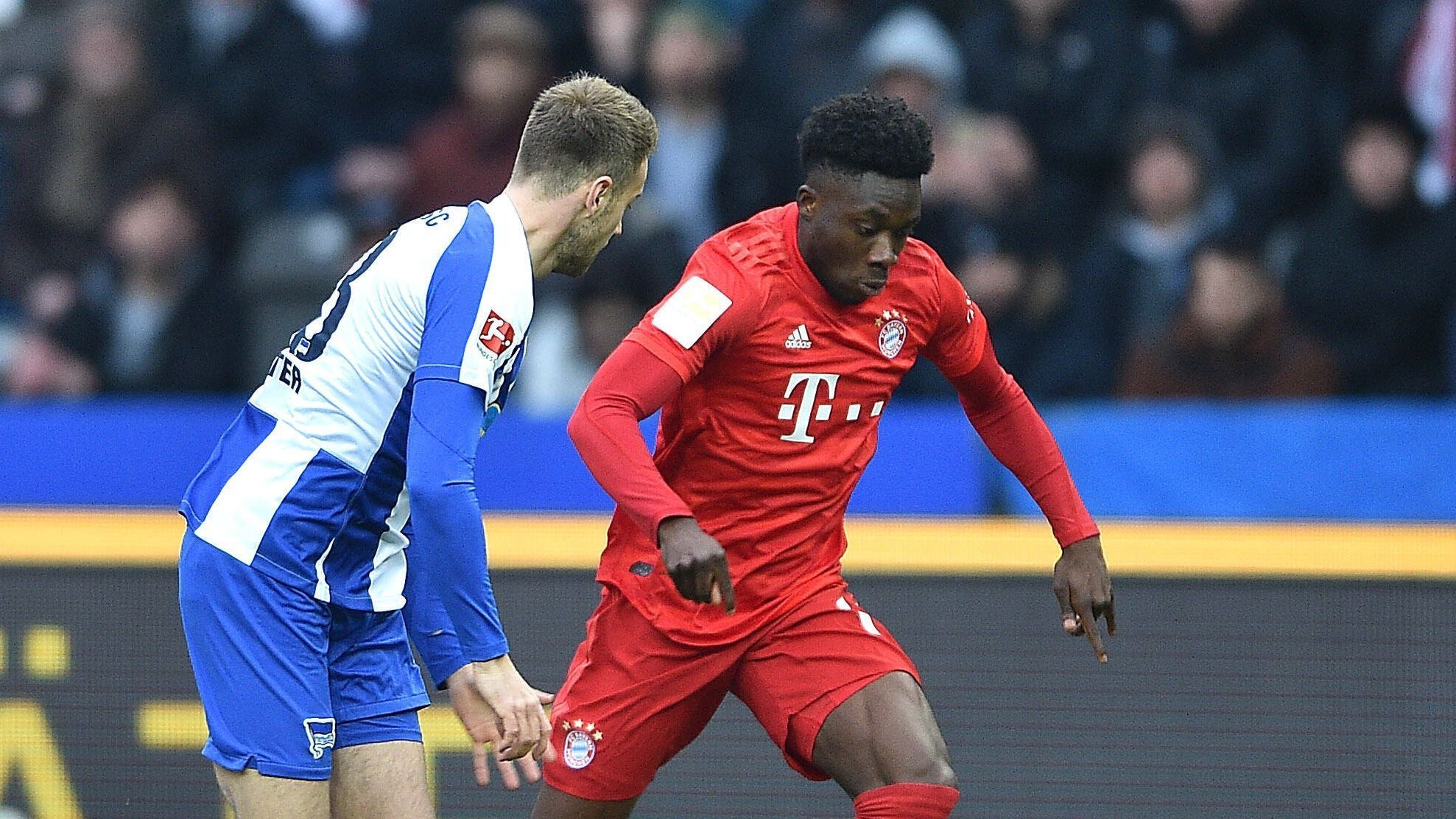 
                <strong>Alphonso Davies</strong><br>
                Der Linksverteidiger gibt quasi den Linkssaußen. Mit Herthas Tempobolzer Lukebakio hat Davies aber auch seine liebe Mühe. Rückt bei Selkes Abschluss nicht genug ein. Die Schlussphase erlebt der Kanadier nach seiner Auswechslung gegen Dajaku von draußen. ran-Note: 4
              