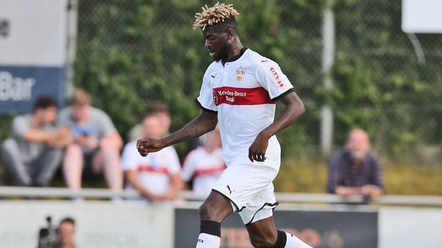 
                <strong>Jerome Onguene (VfB Stuttgart/19)</strong><br>
                Der Innenverteidiger kam im Januar 2017 aus Sochaux zu Aufsteiger VfB Stuttgart. 2,5 Millionen Euro Ablöse kostete das Talent, den Durchbruch hat er aber noch nicht geschafft.
              