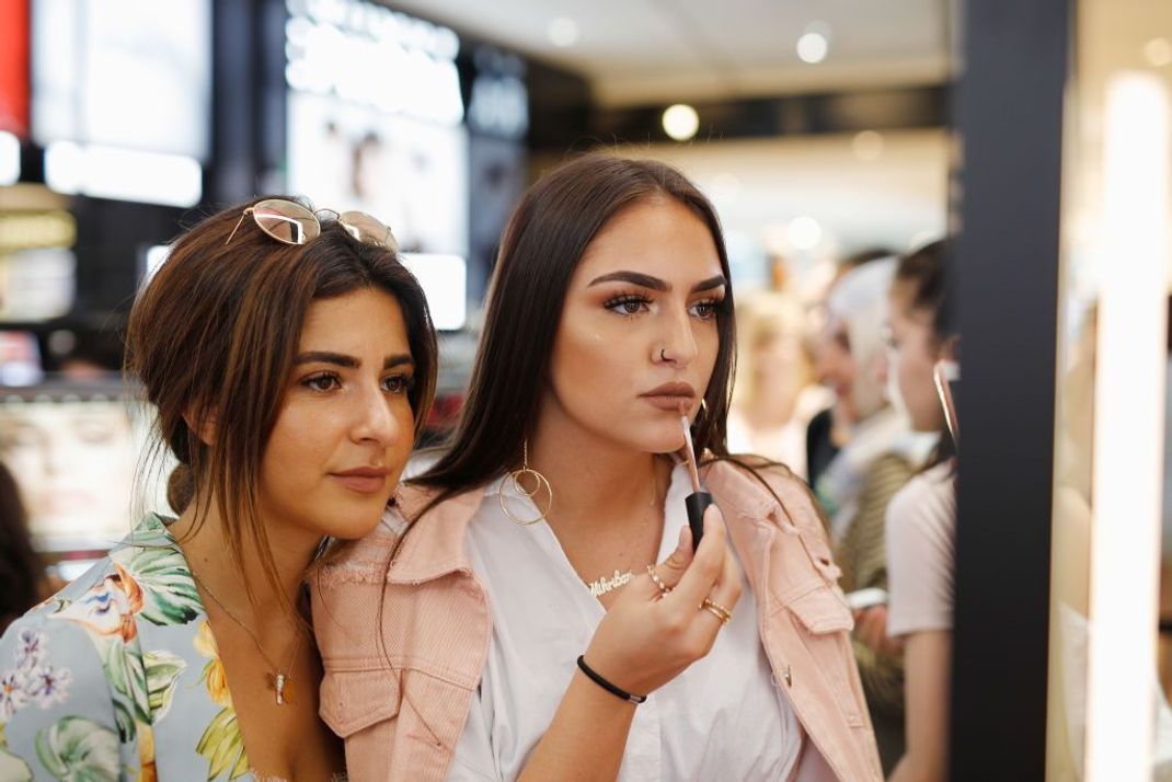 Blogger testen auf Make-up Events neue und unveröffentlichte Beauty-Produkte
