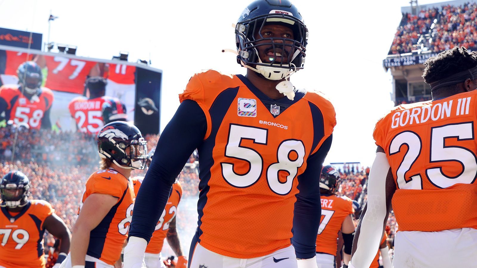 <strong>Von Miller (2021)</strong><br>Für einen Zweit- und Drittrundenpick verließ der Outside Linebacker das geliebte Mile High Stadium in Denver und schloss sich dem All-Star-Team der Rams an. Neun Sacks in zwölf Spielen und einen Super Bowl später, wechselte er auch schon weiter zu den Buffalo Bills.