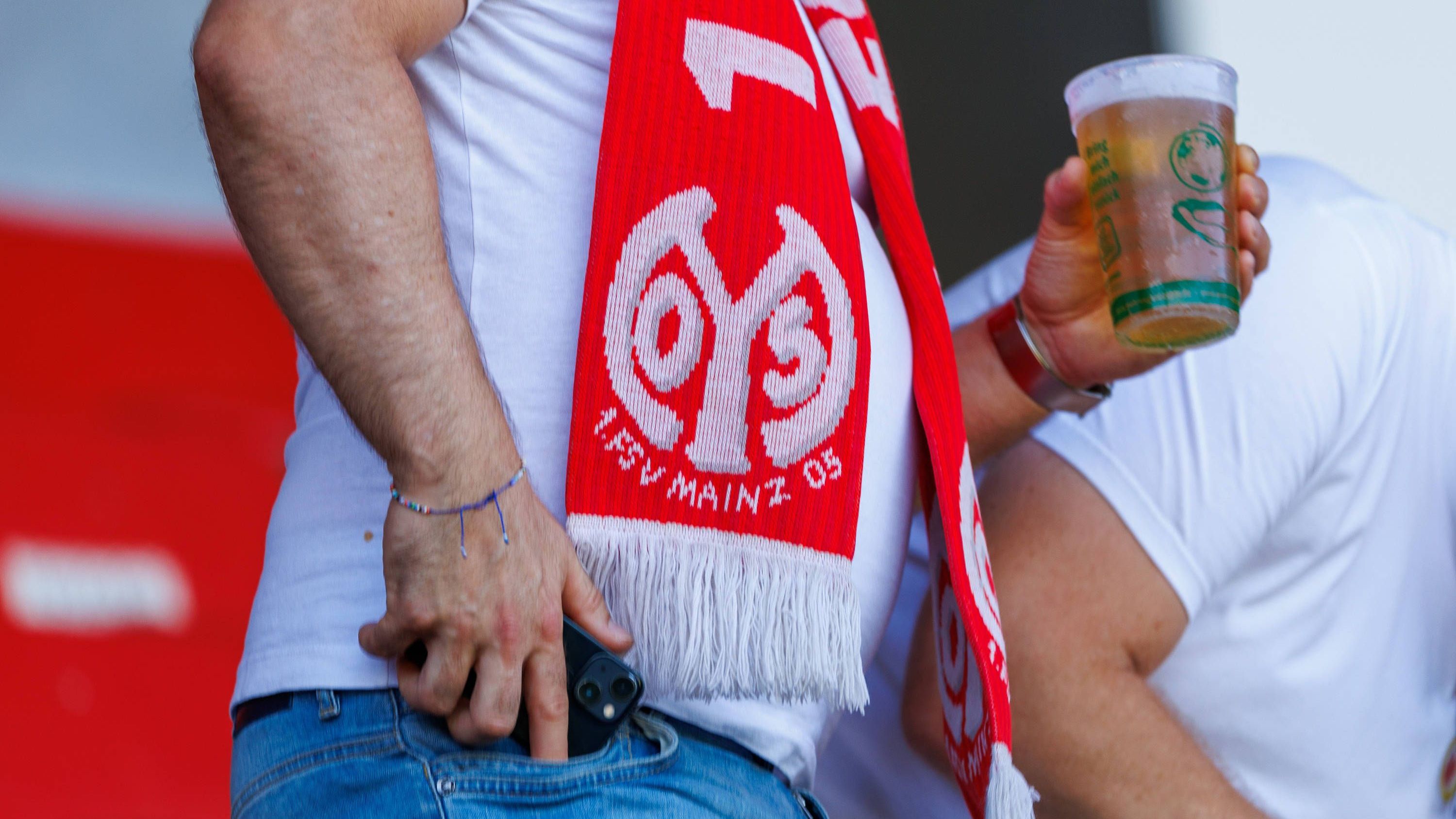 <strong>Platz 8: FSV Mainz 05 (9,30 Euro)</strong><br>- Bier: 5,20 Euro<br>- Bratwurst: 4,10 Euro