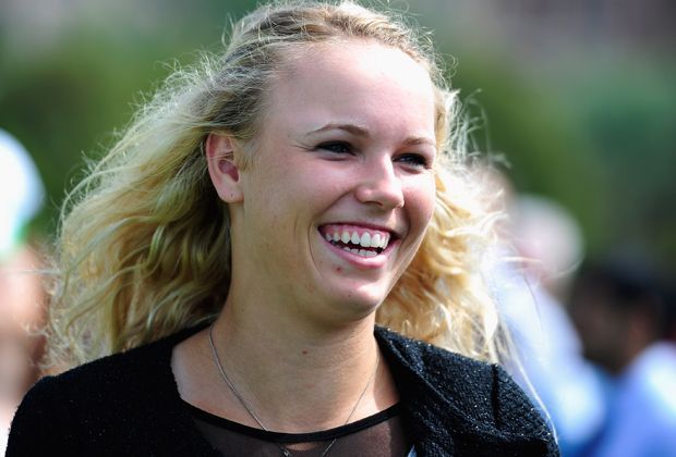 
                <strong>2011 Laureus Award </strong><br>
                Auch außerhalb des Platzes zeigt sich die Dänin. Bei den Laureus Sport Awards in Abu Dhabi erschien Wozniacki im Jahr 2011 äußerlich sehr verändert. 
              