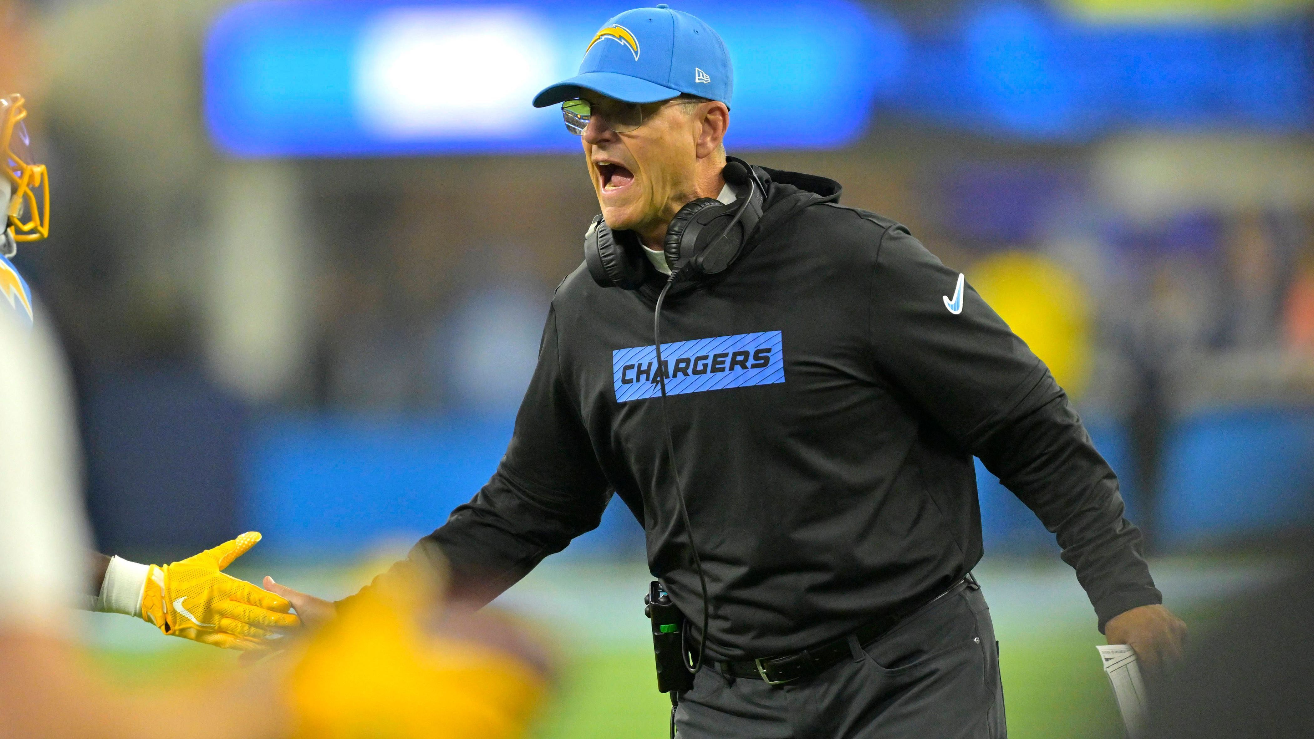 <strong>Los Angeles Chargers</strong><br>• Head Coach: Jim Harbaugh (im Bild)<br>• Offensive Coordinator: Greg Roman<br>• Defensive Coordinator: Jesse Minter<br>• Special Teams Coordinator: Ryan Ficken<br>• General Manager: Joe Hortiz