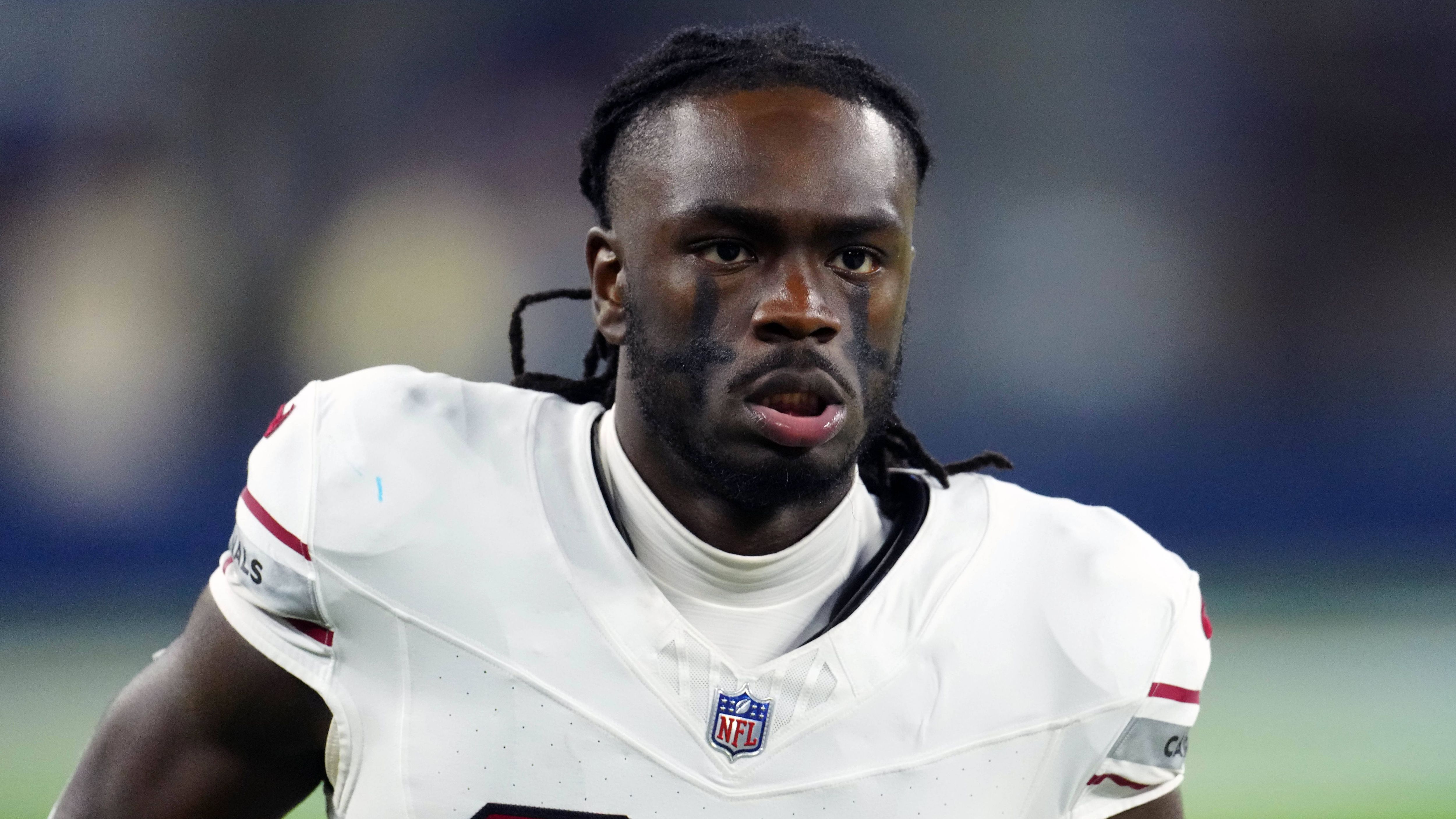 <strong>Starling Thomas (Arizona Cardinals)</strong><br>Herber Rückschlag für die "Cards"! Cornerback Starling Thomas hat sich laut "ESPN"-Insider Adam Schefter während des Trainings am Freitag einen Kreuzbandriss zugezogen. Der 25-Jährige ging demnach bei der Einheit zu Boden und musste mit einem Kart in die Kabine gebracht werden. Weiter heißt es, dass die Saison 2025 noch vor ihrem Beginn damit für Thomas bereits beendet ist. Der Spieler blieb 2023 undrafted und bestritt in der vergangenen Saison alle 17 Spiele und verzeichnete dabei 47 Tackles und sechs abgewehrte Pässe.