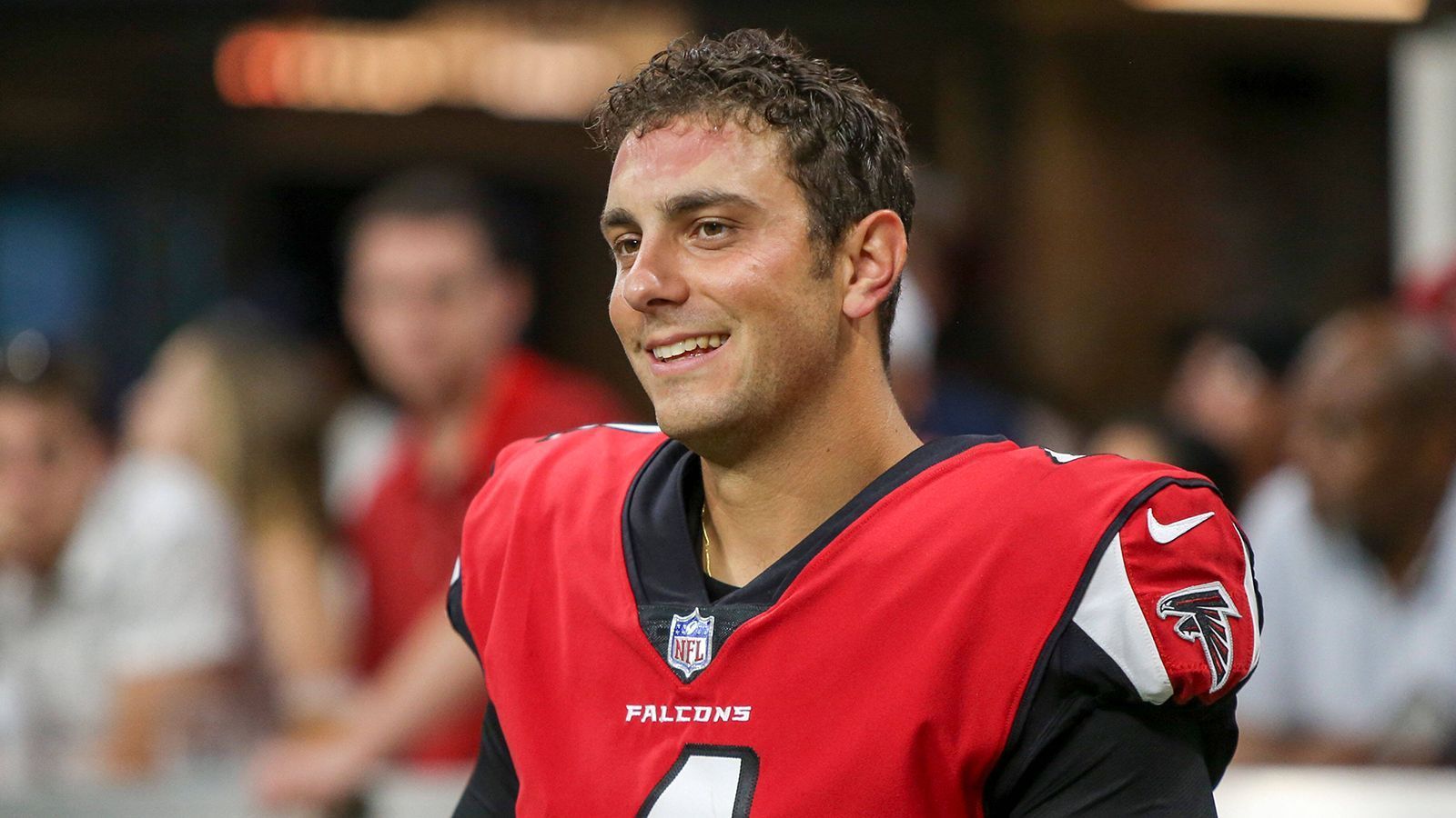 
                <strong>Giorgio Tavecchio (Kicker, Milano Seamen)</strong><br>
                Der NFL-erfahrenste ELF-Spieler kam in dieser Saison bislang noch nicht zum Einsatz. Das liegt daran, dass Giorgio Tavecchio sich bei den Milano Seamen vor allem auch aufs Coaching konzentriert und dementsprechend Kicker Matteo Felli unterstützt, der bislang vier seiner vier Field Goals und fünf seiner sechs Extrapunkte verwandeln konnte. Tavecchio ist NFL-Fans vor allem für seine Zeit bei den Oakland Raiders 2017 und Atlanta Falcons 2018 ein Begriff. In seiner zweijährigen aktiven NFL-Karriere konnte er 21 von 26 Field Goals und 41 von 42 Extrapunkten verwandeln.
              