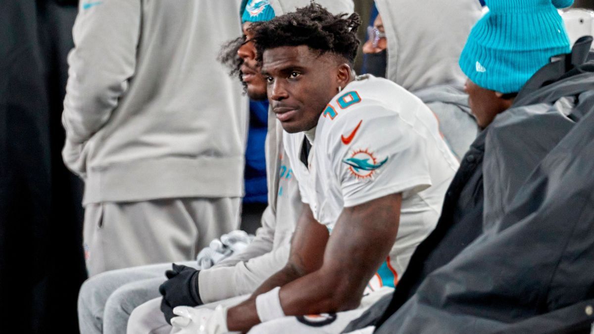 Miami Dolphins wide receiver Tyreek Hill (10) looks from the sideline late in the 4th quarter during a NFL, American Football Herren, USA game against the New York Jets at MetLife Stadium in East R...