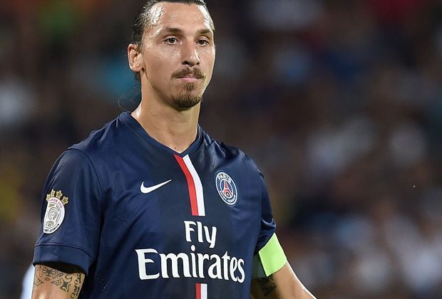 
                <strong>Platz 4: Zlatan Ibrahimovic (Paris St. Germain)</strong><br>
                Platz vier geht an einen besonderen Spieler: Zlatan Ibrahimovic. Der Schwede verzaubert die Fans immer wieder mit unglaublichen Toren und brachte es in der vergangenen Saison auf 41 Tore in 46 Spielen für PSG - Gesamtrating 90.
              