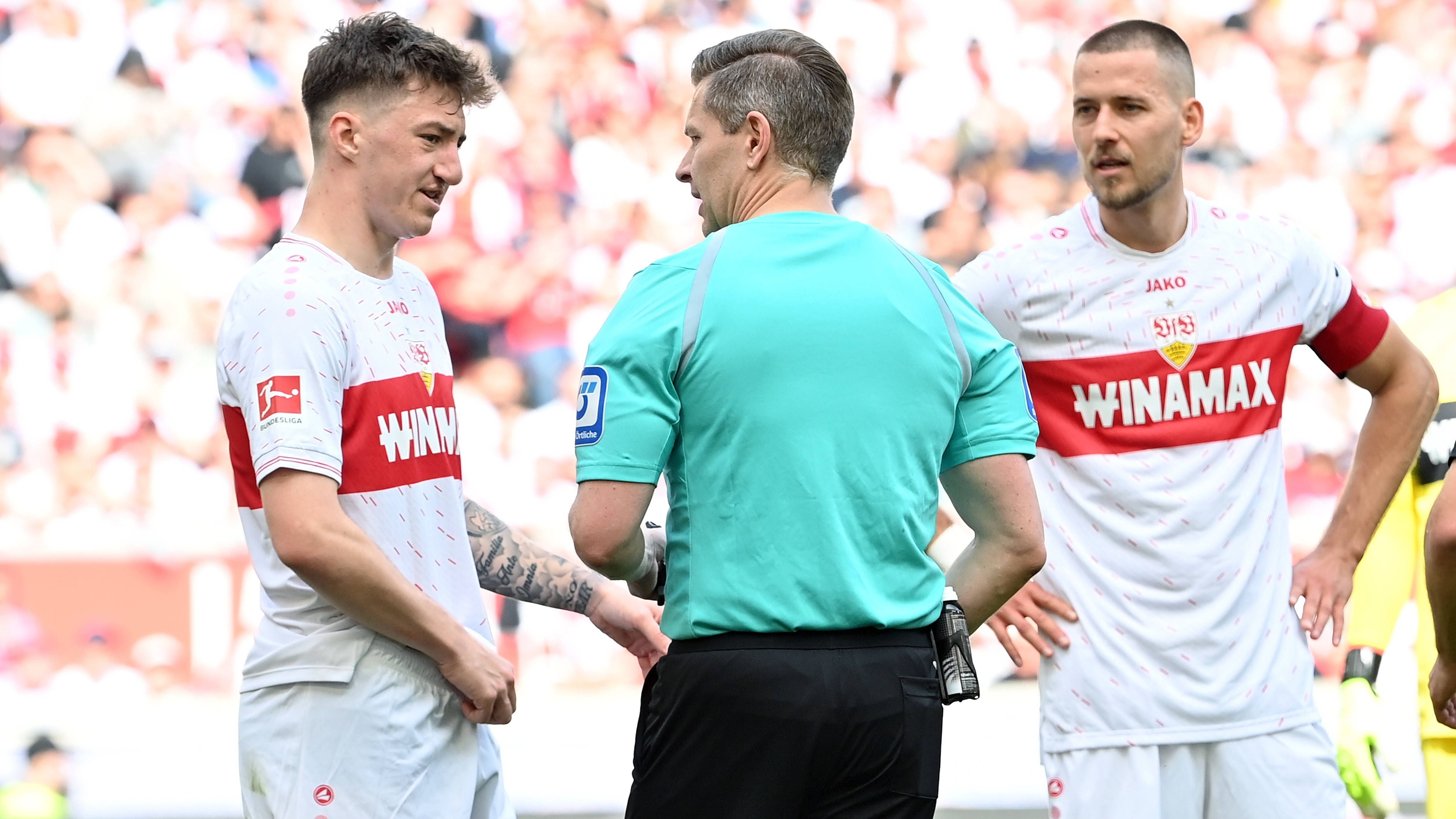 <strong>Angelo Stiller (VfB Stuttgart)</strong><br>Das frühere Bayern-Talent kehrt gegen seinen Ex-Klub in die Stuttgarter Startelf zurück, ersetzt Millot auf der Doppelsechs neben Karazor. Stiller setzt sich vor allem bei schnellen VfB-Gegenstößen immer wieder gut in Szene, kommt durch sein konsequentes Nachrücken auch zur ein oder anderen Abschlussgelegenheit. Allerdings werden seine Distanzschüsse zumeist abgeblockt. <strong><em>ran</em>-Note: 3</strong>