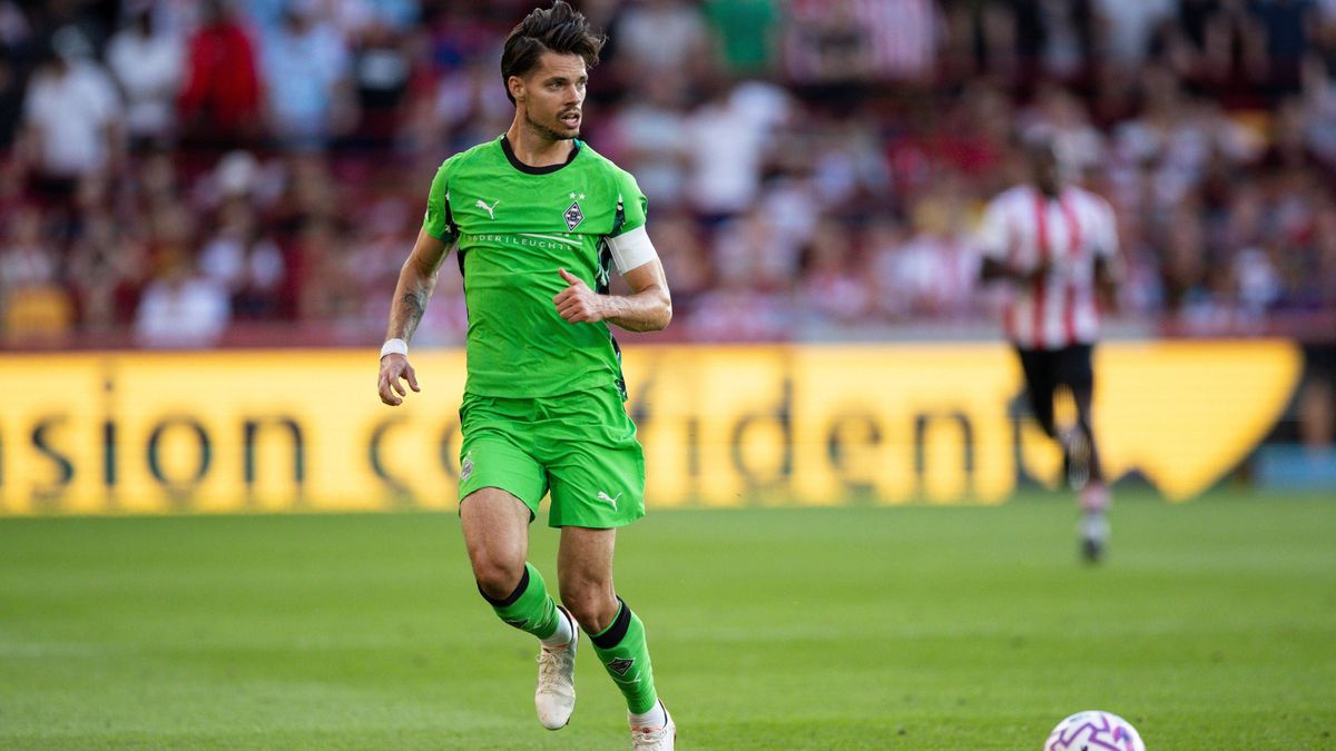 Julian Weigl of Borussia Monchengladbach Brentford v Borussia Monchengladbach, Pre Season Friendly, Football, Gtech Community Stadium, London, UK - 08 Aug 2025London Gtech Community Stadium United ...