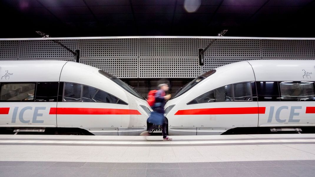 Bringt die Deutsche Bahn ihre Kund:innen zu Weihnachten pünktlich ans Ziel?