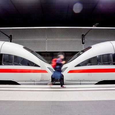 Bringt die Deutsche Bahn ihre Kund:innen zu Weihnachten pünktlich ans Ziel?