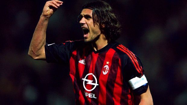 
                <strong>Linker Verteidiger: Paolo Maldini</strong><br>
                Linker Verteidiger: Paolo Maldini. "Der talentierteste und am härtesten arbeitende Spieler, den ich je gesehen habe", urteilt Andrej Schewtschenko über seinen ehemaligen Kollegen vom AC Mailand.
              