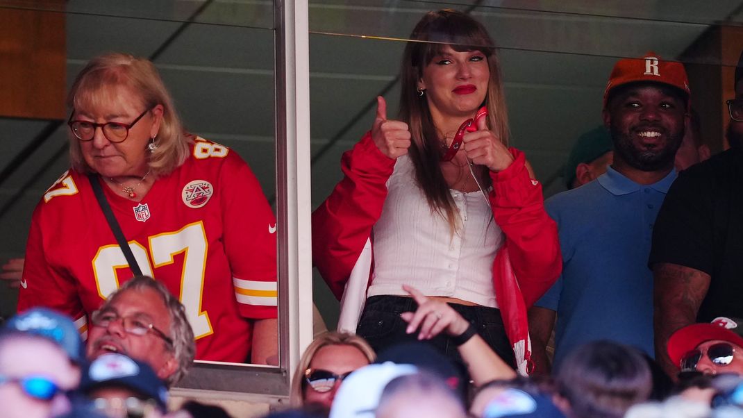 Wie glücklich Taylor Swift mit ihrem neuen Freund Travis Kelce ist, macht sie jetzt in einem Interview deutlich. Alle Infos dazu gibt es hier.