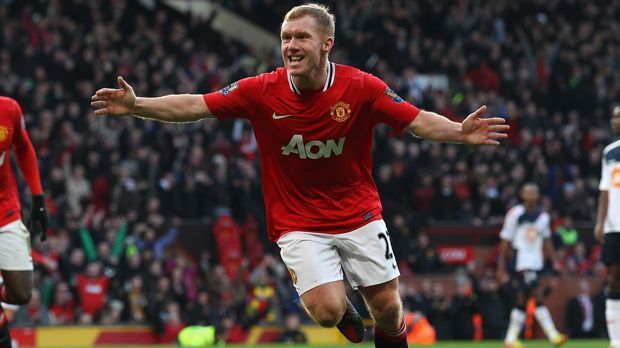 
                <strong>Paul Scholes</strong><br>
                Defensives Mittelfeld: Paul Scholes. Zwei Mal spielte Ronaldinho gegen Paul Scholes - beide Duelle konnte er gewinnen. Trotzdem ehrt der Brasilianer die englische Mittelfeld-Legende in dieser Traum-Elf. 
              