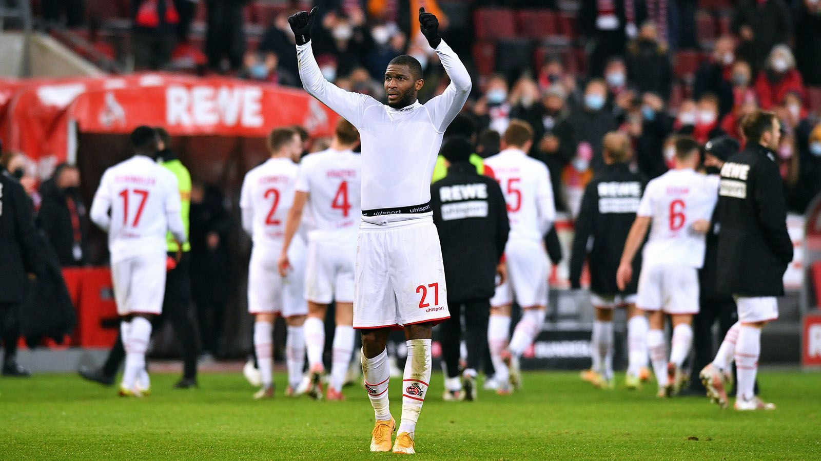 
                <strong>17. Spieltag: Anthony Modeste stellt Kopfball-Rekord auf</strong><br>
                Mit seinem späten Treffer zum 1:0-Sieg gegen den VfB Stuttgart gelang Anthony Modeste Einmaliges. Es war bereits das achte Kopfball-Tor des Franzosen in der Hinrunde dieser Saison. Seit Beginn der detaillierten Datenerfassung 2004/05 hat kein anderer Spieler an den ersten 17 Spieltagen so viele Tore per Kopf erzielt wie der Kölner Knipser. 
              