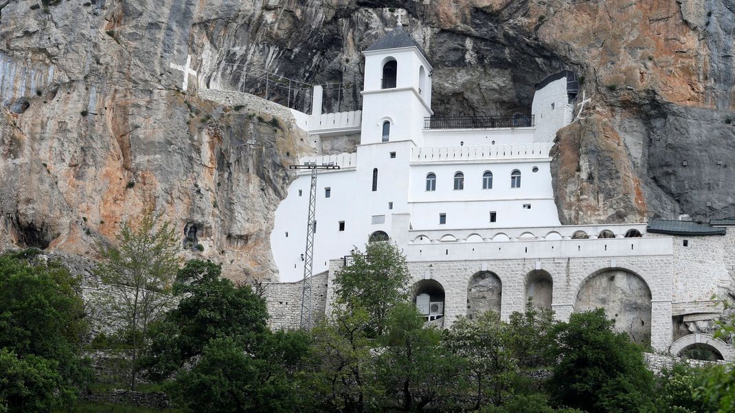 Nur 28 Kilometer vom Epizentrum des Erdbebens entfernt: das mittelalterliche Kloster Ostrog in Nikšić, Montenegro.