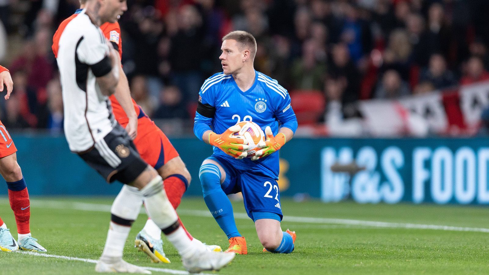 
                <strong>Bernd Leno</strong><br>
                &#x2022; Verein: FC Fulham<br>&#x2022; Position: Torwart<br>&#x2022; Länderspiele/-tore: 9/0<br>
              