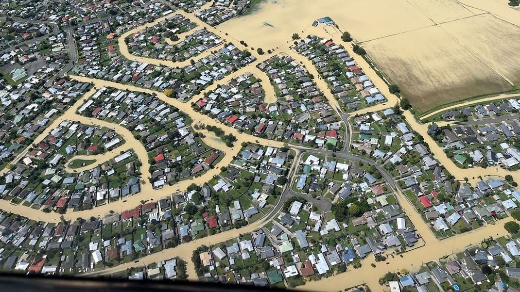 "Gabrielle" wütet in Neuseeland: Entwurzelte Bäume, Überschwemmungen, kein Strom und bereits das achte Todesopfer.