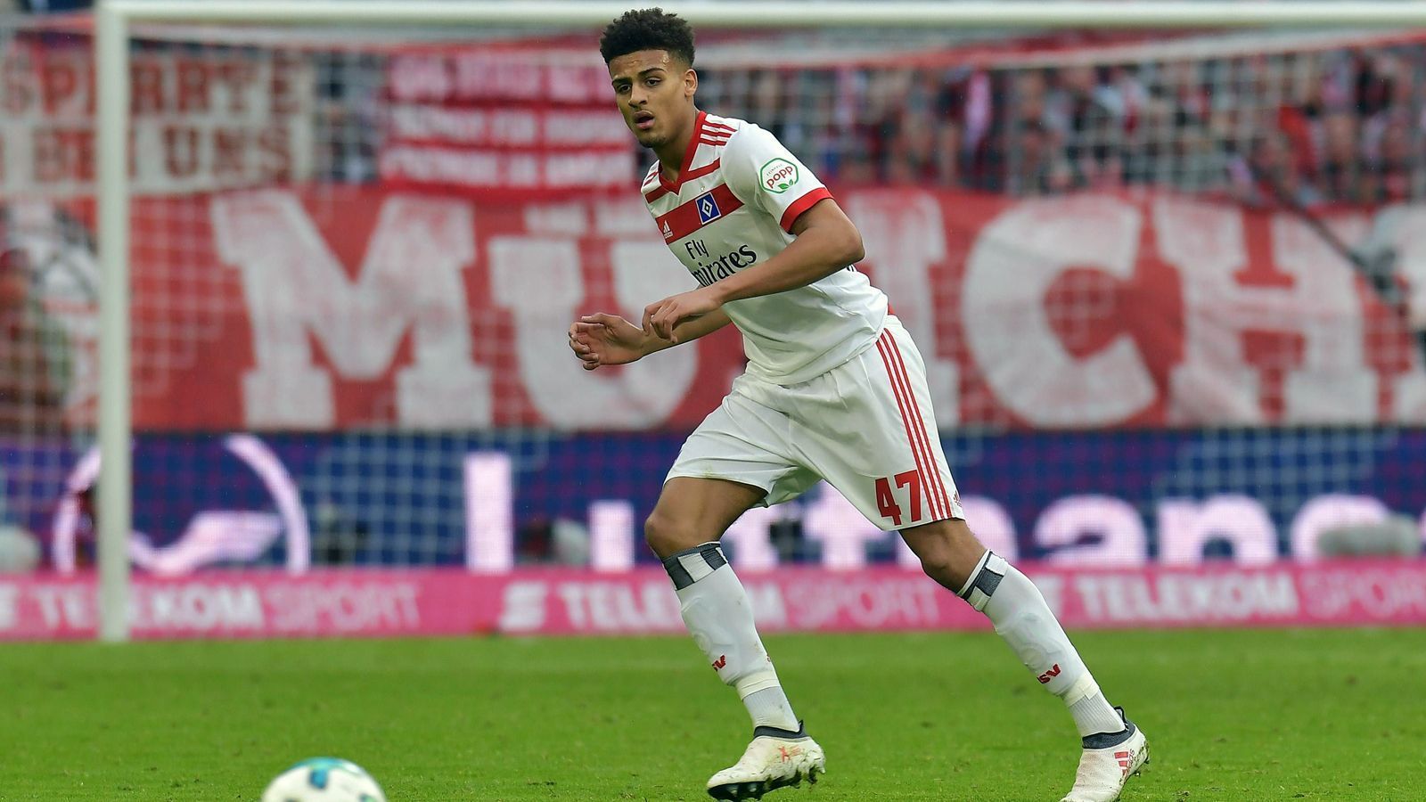 
                <strong>Platz 9 - Josha Vagnoman (Hamburger SV)</strong><br>
                Alter beim Debüt: 17 Jahre, zwei Monate, 27 Tage - Begegnung: FC Bayern München - Hamburger SV 6:0 (10. März 2018)
              