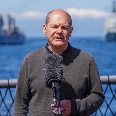 Kanzler Scholz auf der Marine-Fregatte "Mecklenburg-Vorpommern"