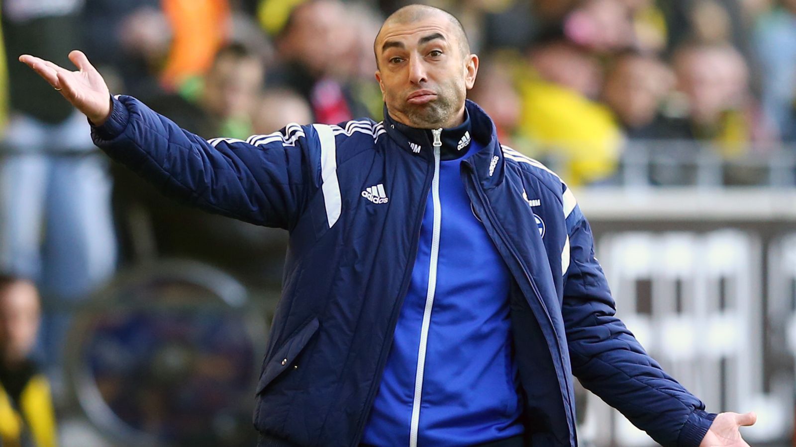 
                <strong>Roberto Di Matteo (FC Schalke 04)</strong><br>
                Als der Italiener Roberto Di Matteo im Oktober 2014 bei Schalke anheuerte, brachte er schön Glanz in die Hütte. Schließlich konnte S04 nicht irgendeinen Trainer verpflichten, sondern einen Coach, der 2012 mit Chelsea die Champions League gewann. Obwohl Di Matteo mit zwei Pflichtspiel-Siegen startete, mochte es auf Dauer nicht so recht klappen mit den Gelsenkirchenern und dem vermeintlichen Star-Trainer. Mit einem Punkteschnitt von nur 1,48 wies Di Matteo am Saisonende sogar eine schlechtere Bilanz als sein während der gesamten Amtszeit stets kritisierte Vorgänger Jens Keller (1,63 Punkte/Spiel) auf. So war es fast zwangsläufig, dass Di Matteo schon im Sommer 2015 wieder gehen musste. Der Star-Trainer aus London und die hemdsärmligen Schalker - das hat einfach nicht zusammengepasst. Nach Schalke coachte Di Matteo 2016 noch einmal kurz Aston Villa und ist seitdem ohne Verein.
              