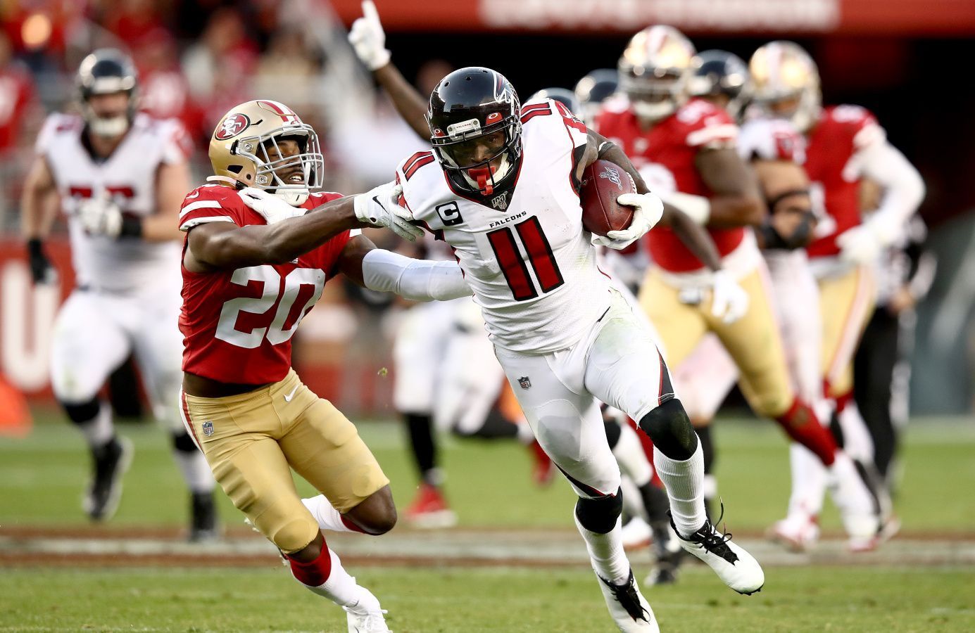 
                <strong>Wide Receiver: Julio Jones (Atlanta Falcons) </strong><br>
                Der Wide Receiver hatte großen Anteil am 29:22-Erfolg der Falcons gegen die San Francisco 49ers und damit an der Überraschung des Spieltags. Jones überragte gegen die Kalifornier mit 13 empfangenen Pässen für 134 Yards und zwei Touchdowns.Gesamtpunktzahl: 25
              