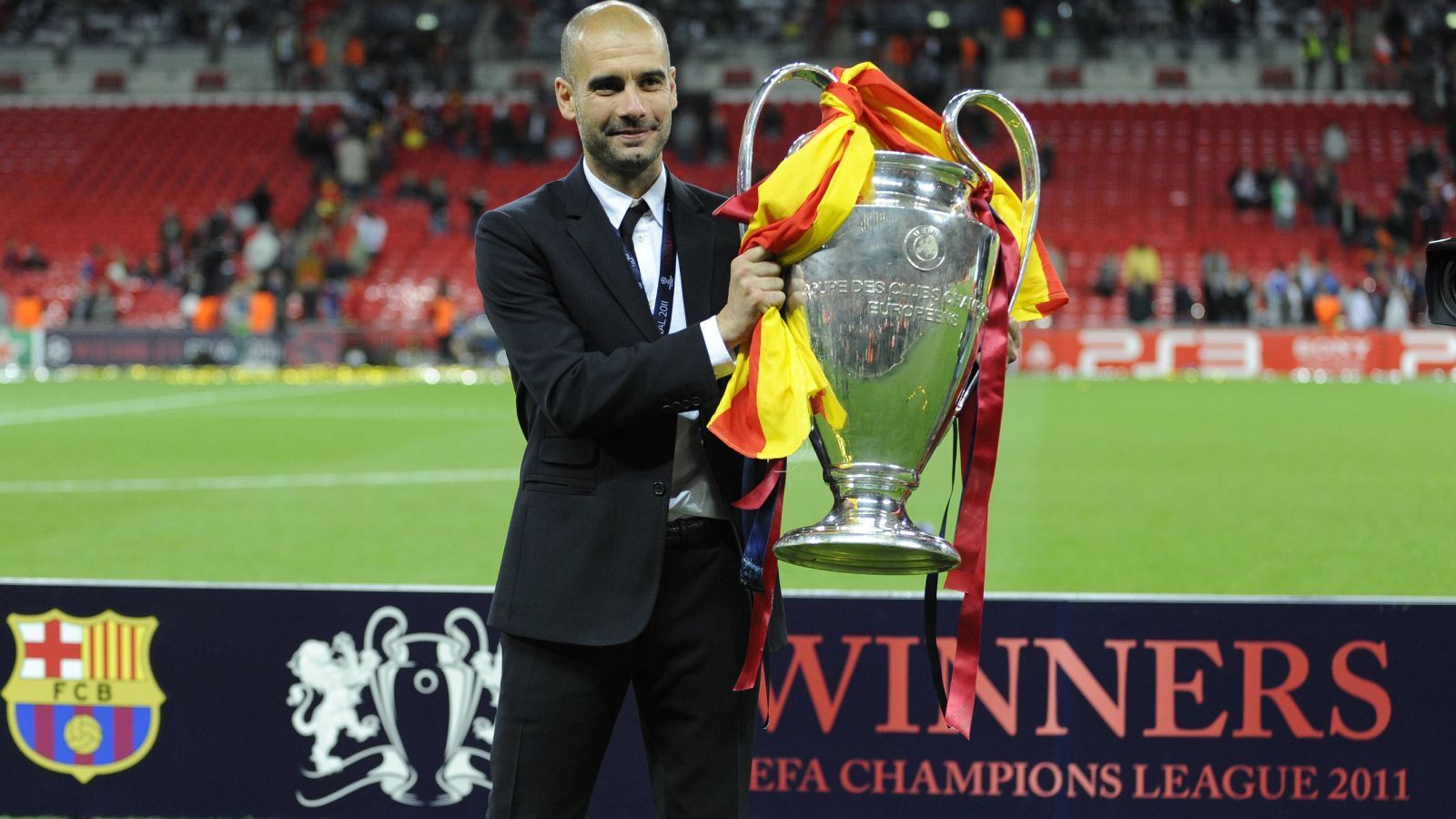 
                <strong>2011: Letzte Finalteilnahme und letzter Sieg</strong><br>
                Die Trainerkarriere von Guardiola begann steil. In seiner ersten Saison als Cheftrainer von Barcelona 2009 gewann er gleich die Champions League durch ein 2:0 gegen Manchester United. 2011 sollte sich die Geschichte wiederholen, wieder erreichte Barca das Finale, wieder war Manchester United der Gegner und wieder gewannen die Katalanen. Die Führung von Pedro glich Wayne Rooney vor der Pause aus, ehe Lionel Messi und David Villa den 3:1-Endstand herstellten. Es war jedoch die bislang letzte Finalteilnahme für Guardiola.
              