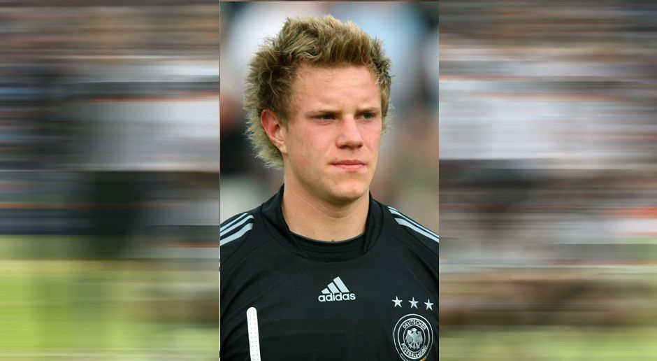 
                <strong>Marc Andre ter Stegen</strong><br>
                Tor - Marc Andre ter Stegen: Das deutsche Tor hütete Marc Andre ter Stegen. Der 25-Jährige startete bei Borussia Mönchengladbach voll durch und schaffte den Sprung in den Profikader. Seine Geschichte ist bekannt: Der Keeper wechselte 2014 zum FC Barcelona, gewann unter anderem die Champions League 2015. Zudem ist er fester Bestandteil der deutschen Nationalmannschaft.
              