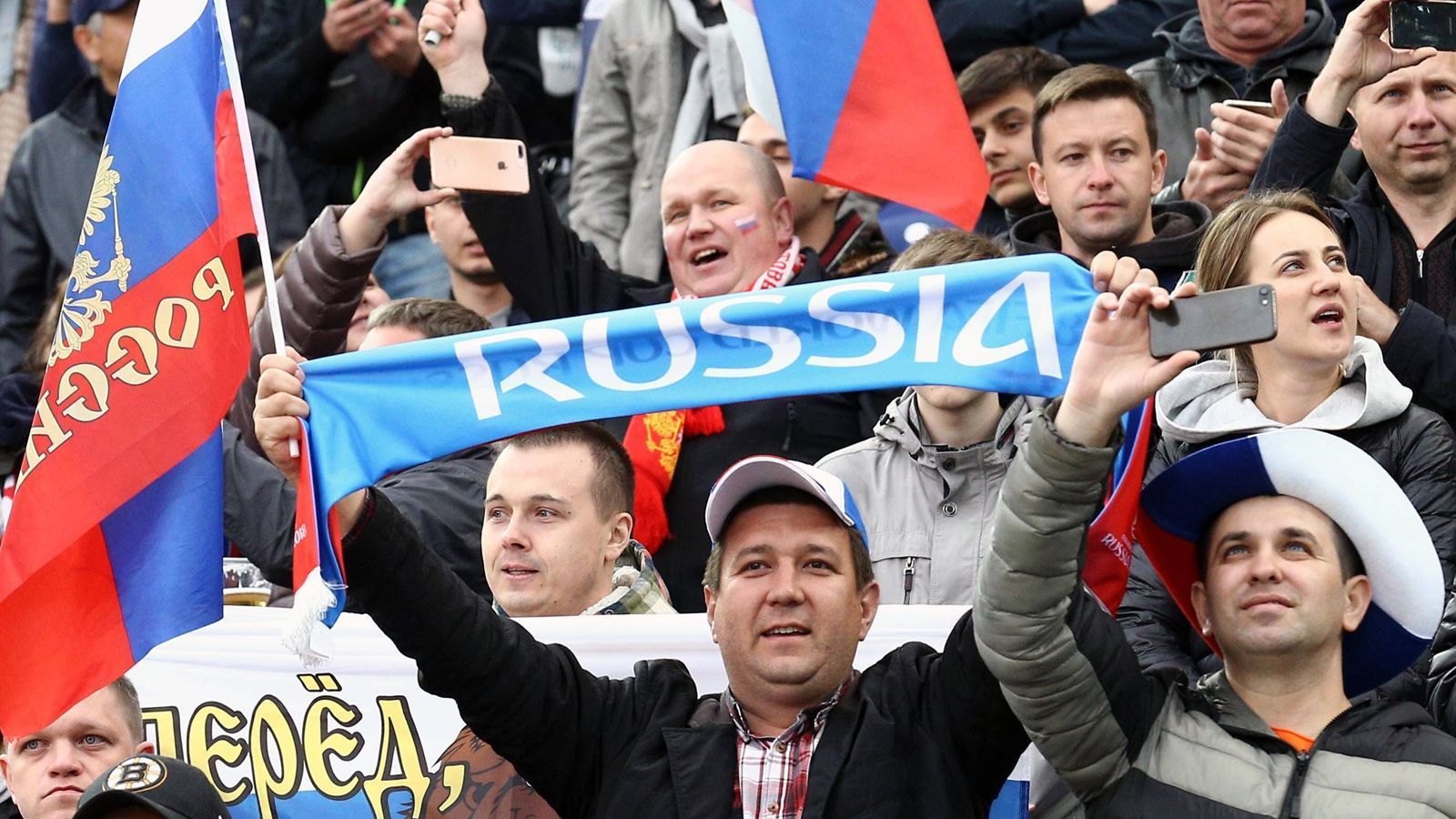 
                <strong>1. Platz: Russland (871.797 Tickets)</strong><br>
                Fußball ist in Russland populär, die Vorfreude auf die WM ist groß. Entsprechend haben die Fans im Vorverkauf kräftig zugelangt. 
              
