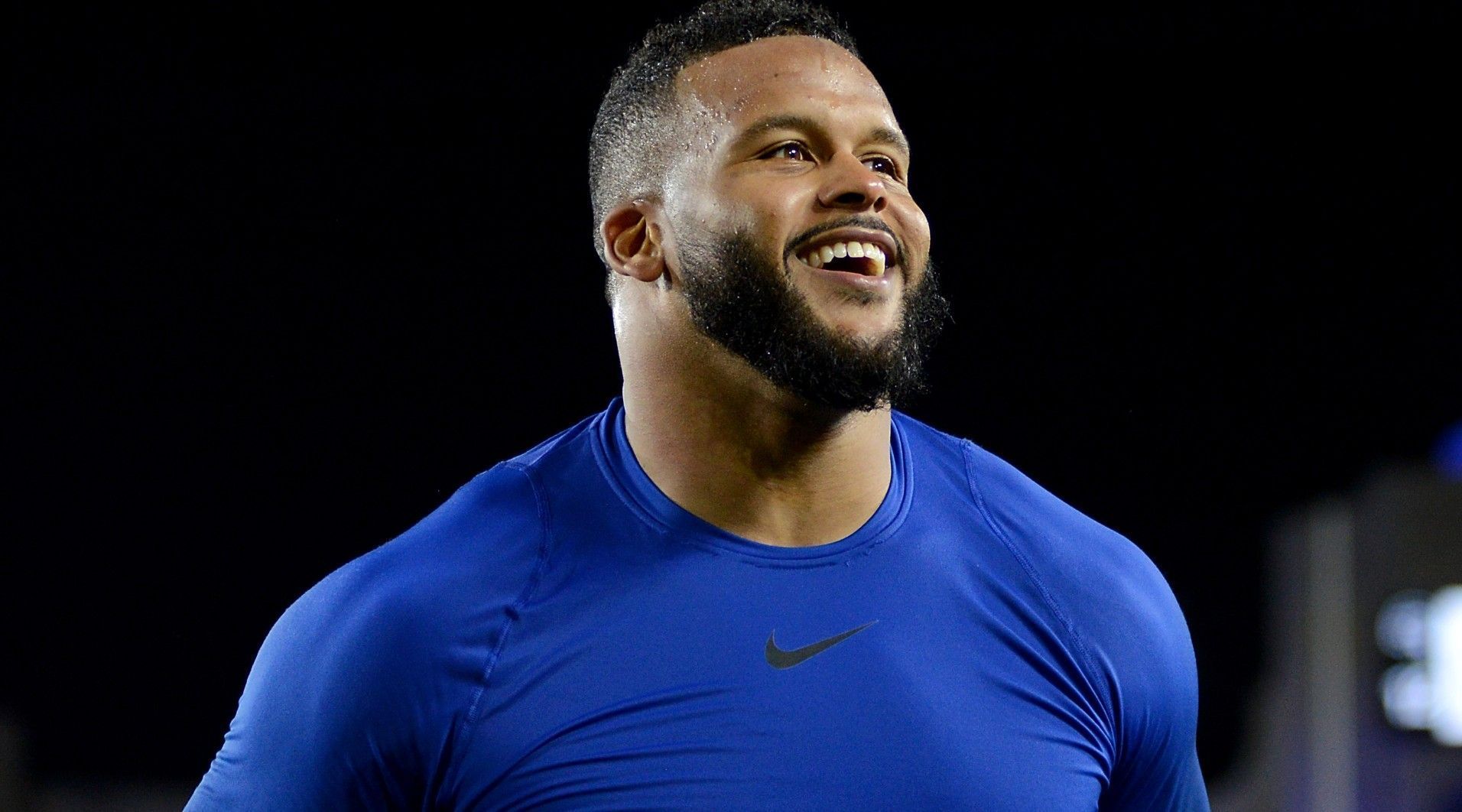 
                <strong>Platz 3: Aaron Donald</strong><br>
                Position: Defensive TackleTeam: Los Angeles RamsVorjahresposition: 1
              